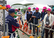 利根川水系連合・総合水防演習にて、なわ結びを指導